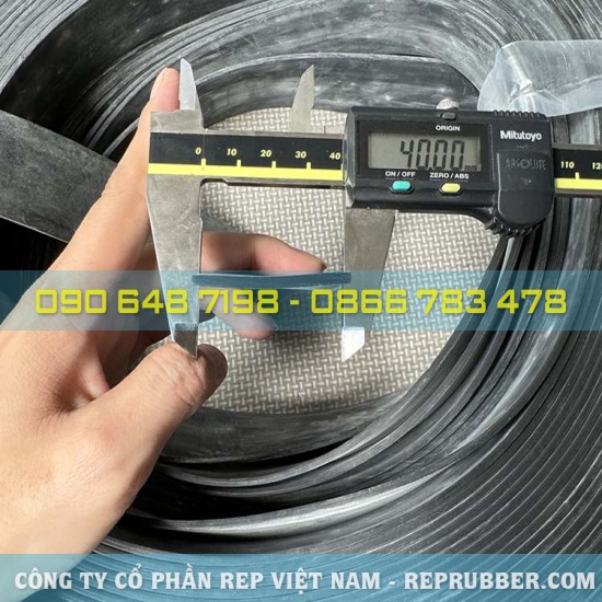 Gioăng silicon đen chữ nhật 3x40 Gioăng silicon đen chữ nhật 3x40