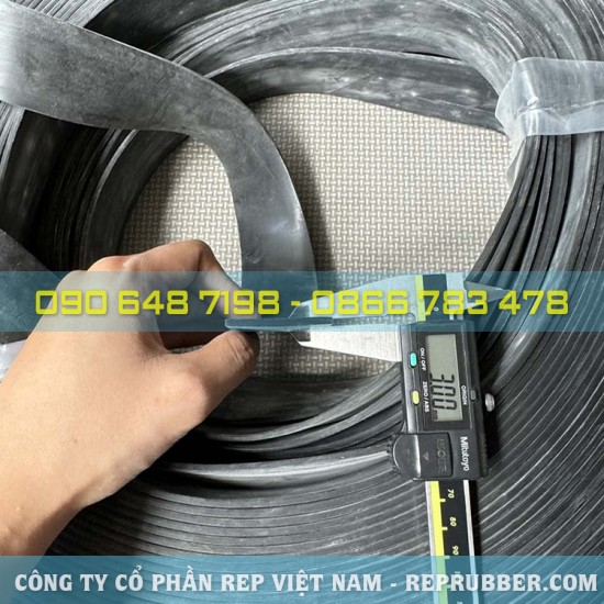 Gioăng silicon đen chữ nhật 3x40 Gioăng silicon đen chữ nhật 3x40