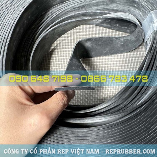 Gioăng silicon đen chữ nhật 3x40 Gioăng silicon đen chữ nhật 3x40