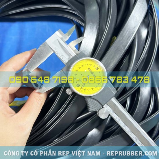 Gioăng cao su EPDM chữ U 6x17x1, khe 2.8mm