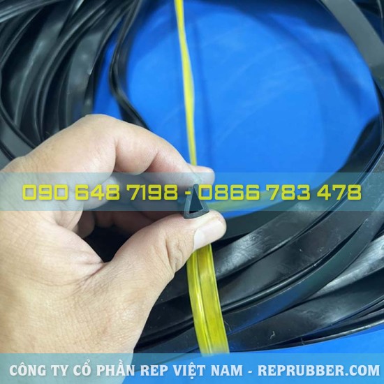Gioăng cao su NBR chữ U 12x10x2, khe 6mm