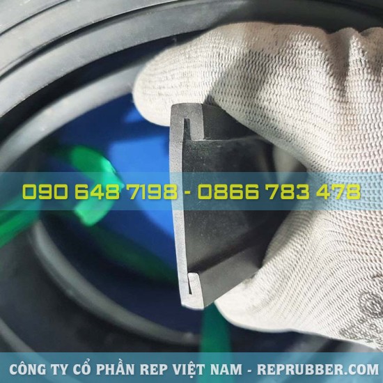 Gioăng cao su NBR chữ U 40x7x3, khe 46mm